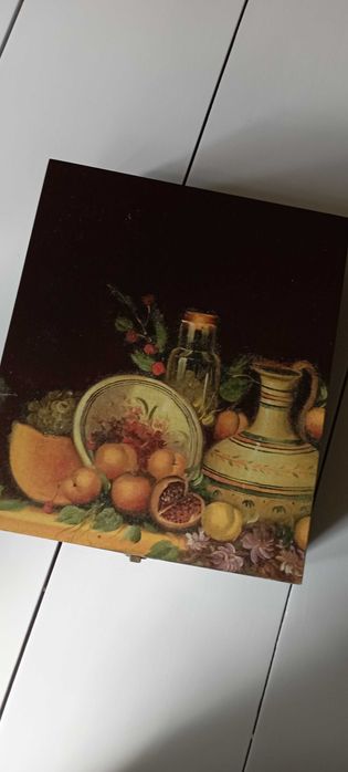 Drewniana skrzynka na herbatę decoupage
