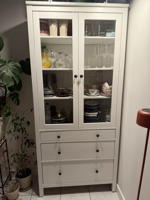Ikea Hemnes witryna