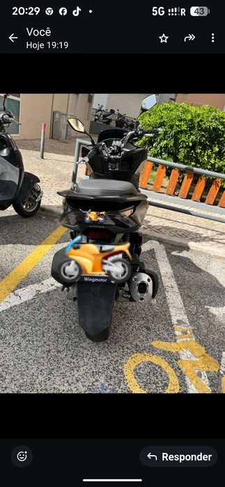 Mota PCX 2021 bem conservada