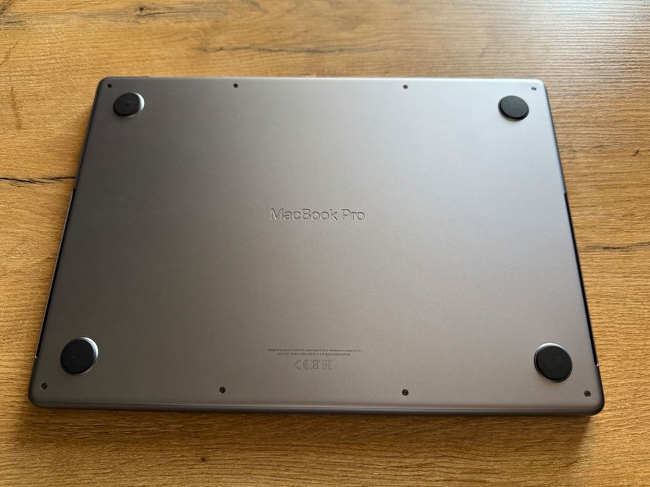 MacBook Pro 14" M2 Pro (12 rdzeni CPU, 19 rdzeni GPU), 16GB, 1TB