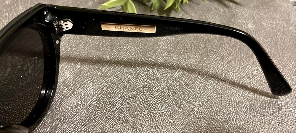 Rezerwacja Okulary przeciwsłoneczne Chanel