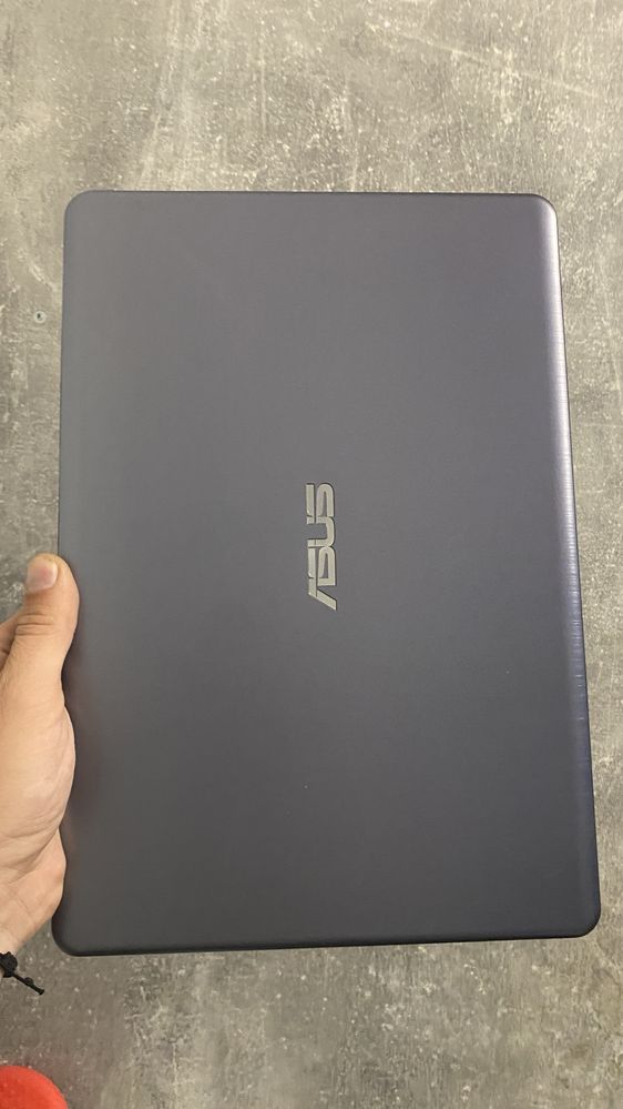 Asus E406M 4Gb DDR4, 64Gb SSD