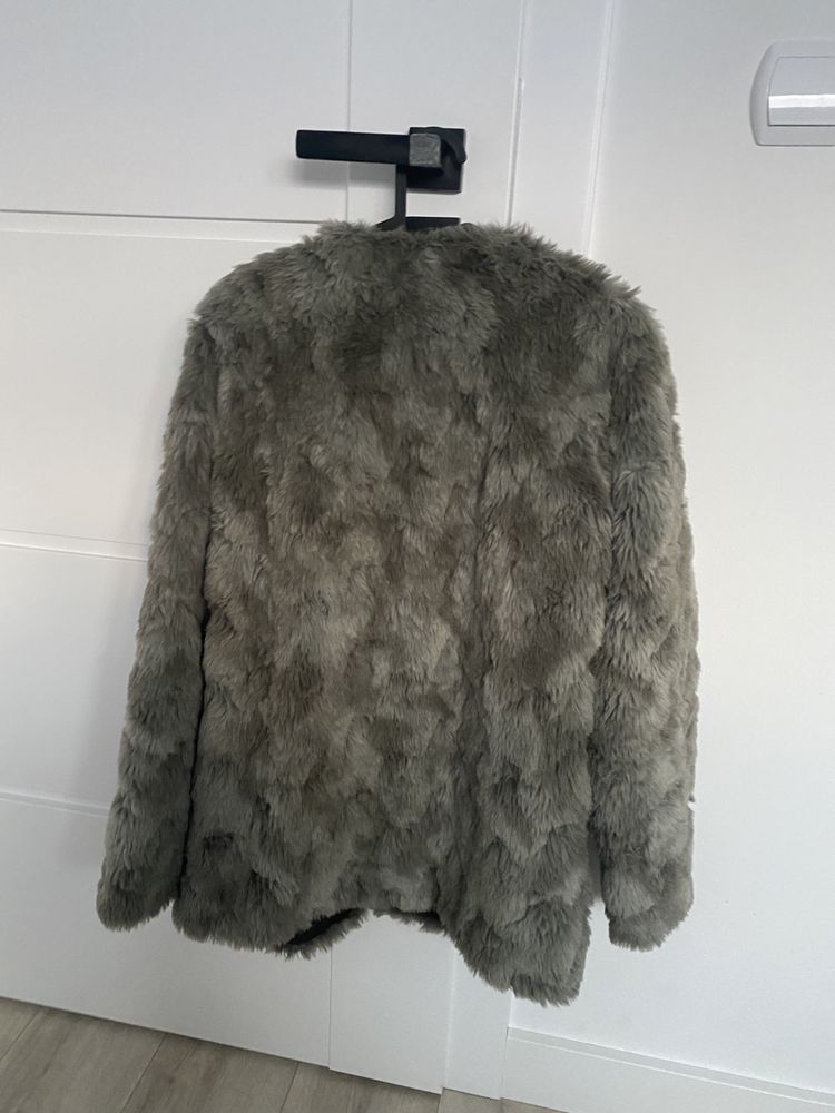 Futerkowy płaszczyk/kurtka H&M