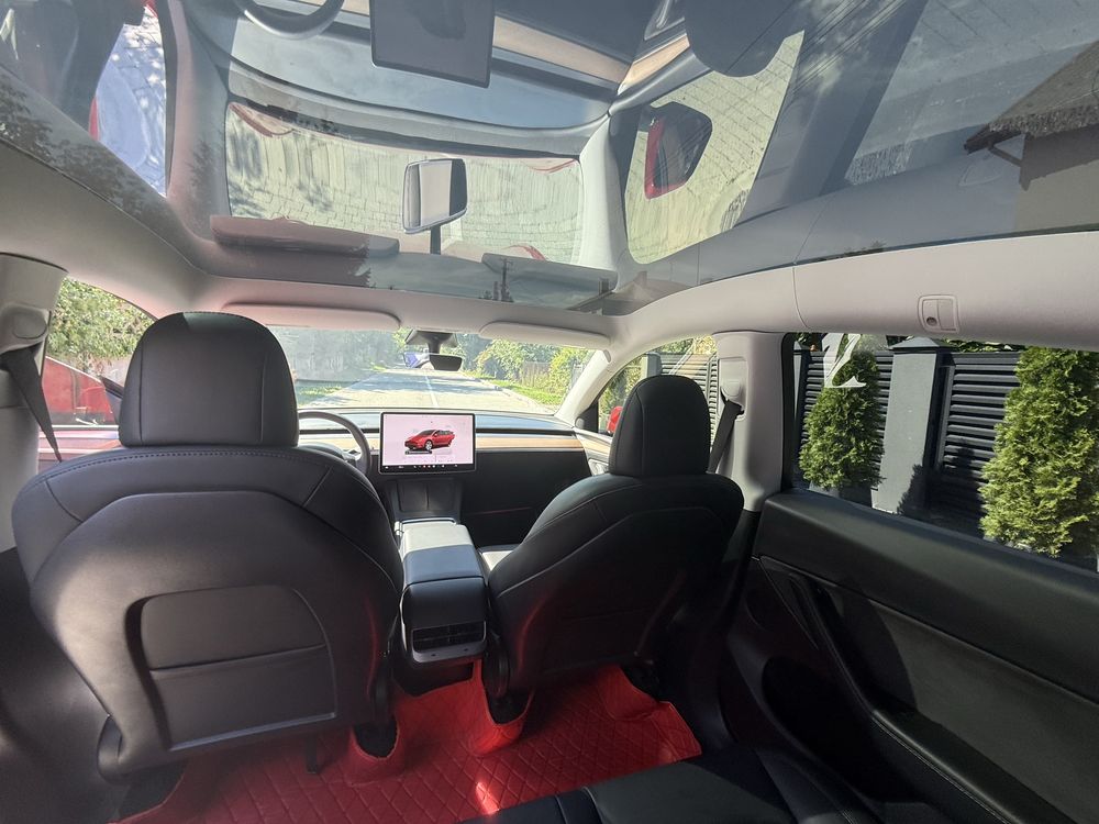 Оренда машин Tesla model Y