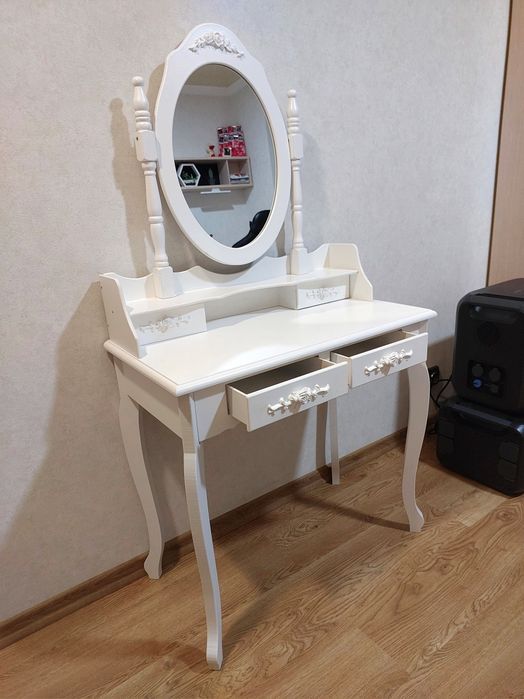 Туалетний столик
