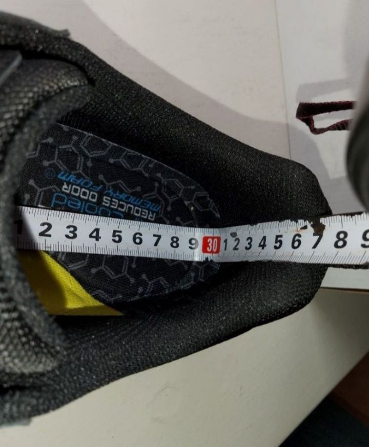 Продам красовки Skechers