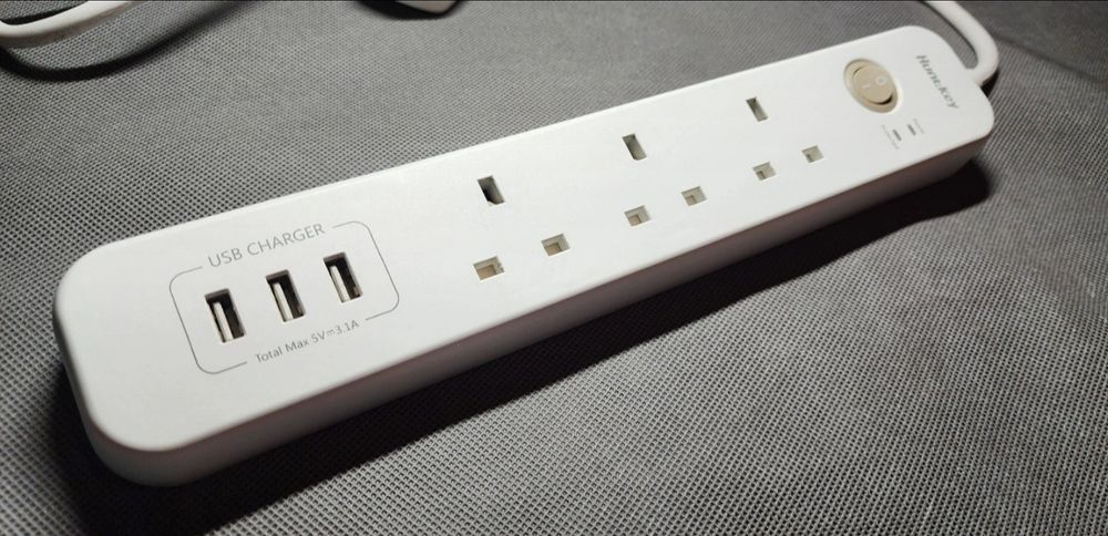 Przedłużacz 3x USB  3x gniazda UK z włącznikiem - bialy