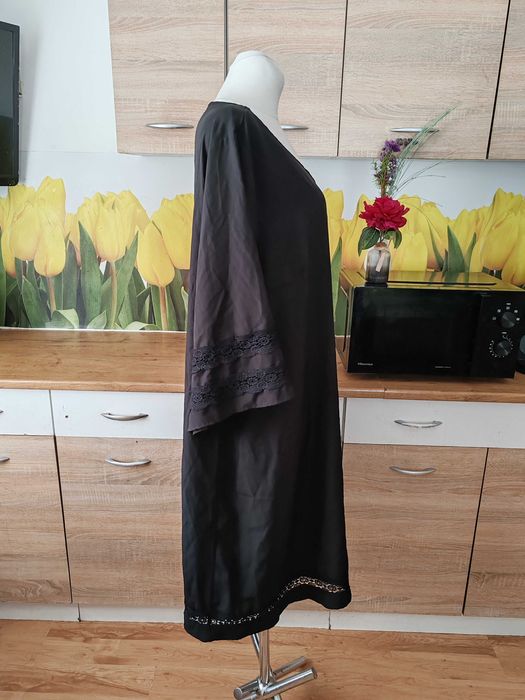 Czarna lekka ciekawa sukienka z koronką rozmiar ok 48/50 poliester