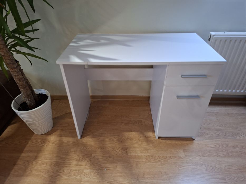 Biurko toaletka biala