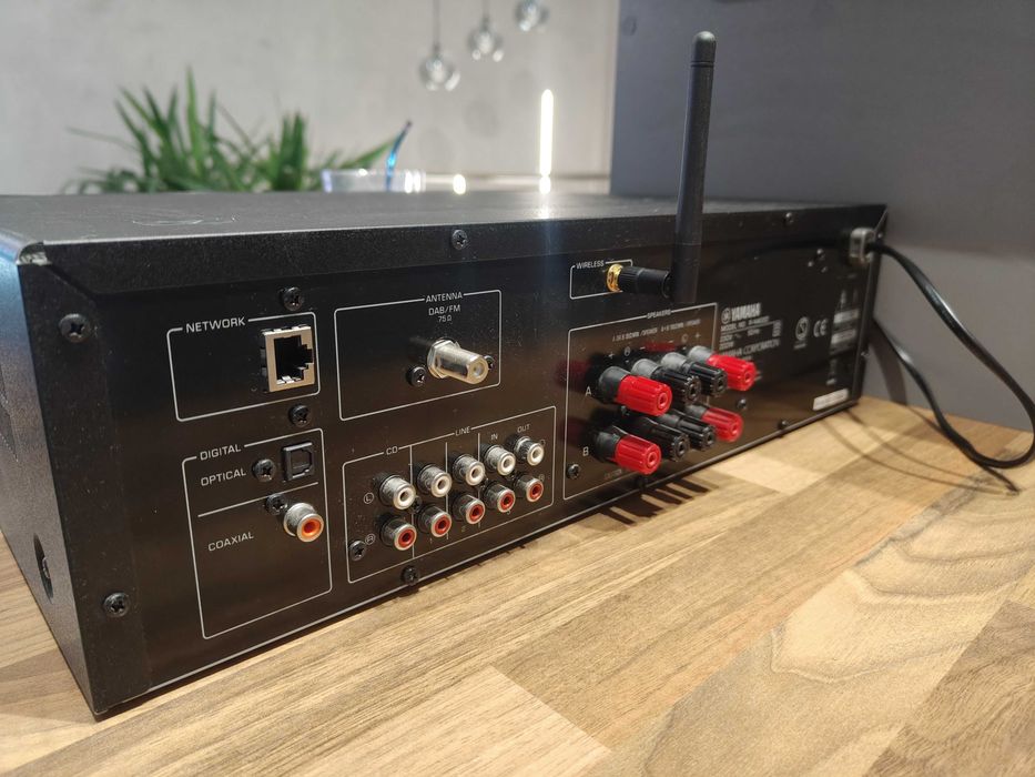 Yamaha R-N402D Music Cast Amplituner Stereo Spotify DAB
