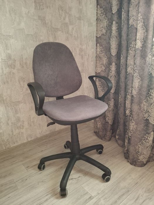 Кресло компьютерное  в отличном состоянии