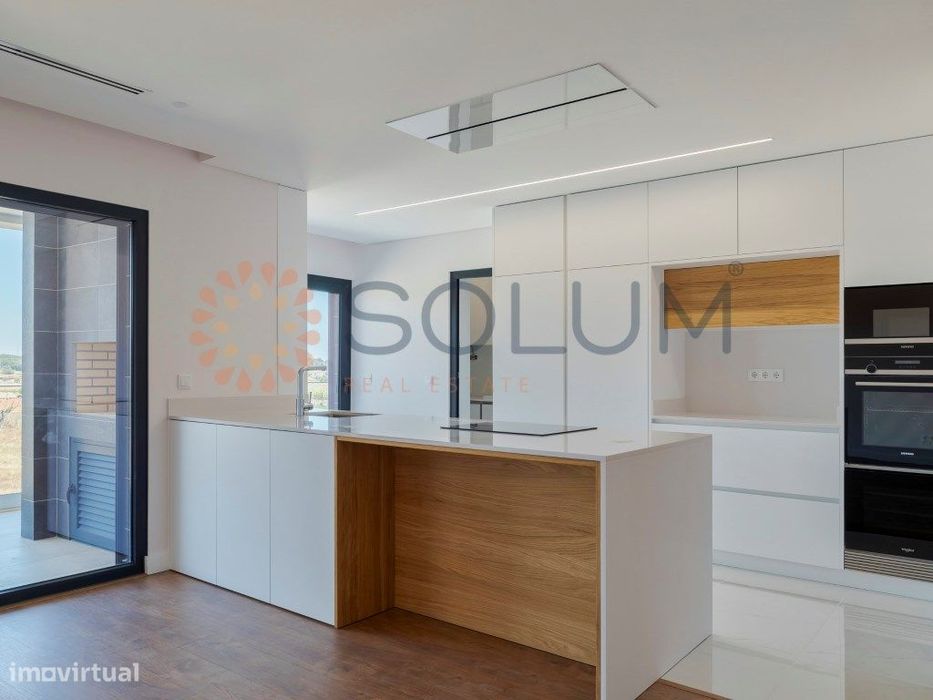 T3 novo com 3 suites e terraço - Montijo