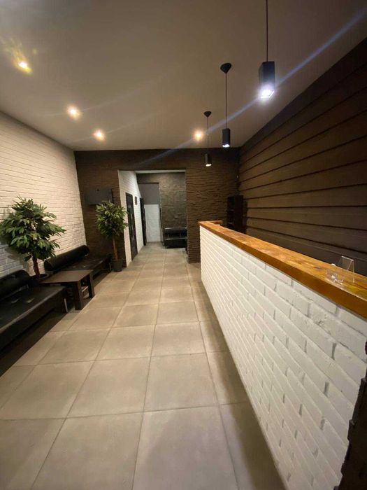 Оренда приміщення 125 кв.м на м. Позняки (фасад) без комісії!