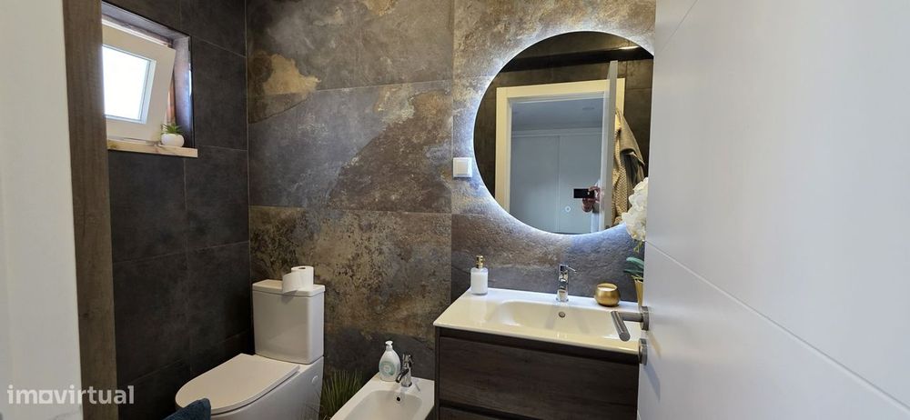Fantástico T3 em Carnaxide todo remodelado e com vista de mar