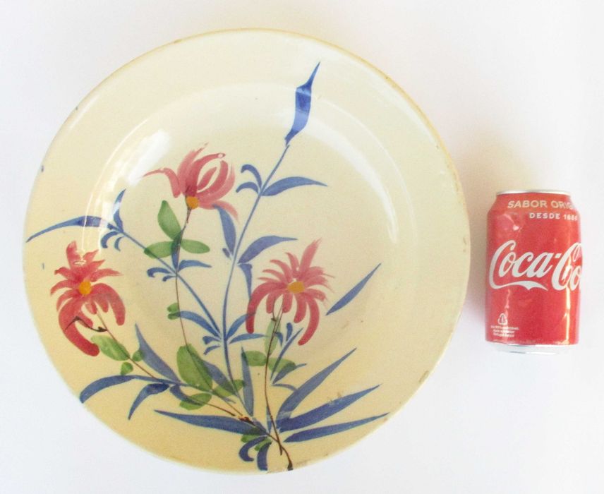 Antigo prato em faiança portuguesa