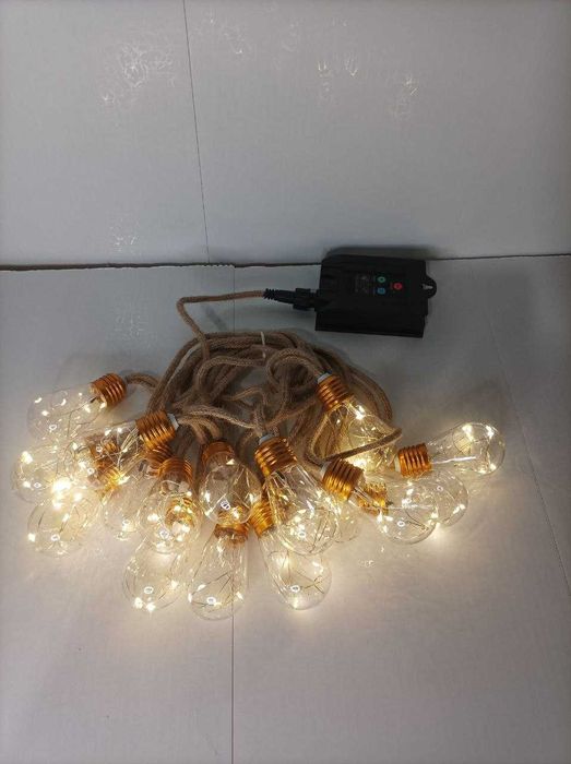 Вулична герлянда, на сонячній панелі