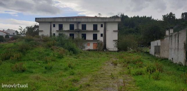 Edifício inacabado com 12 Apartamento em Soure – Painça