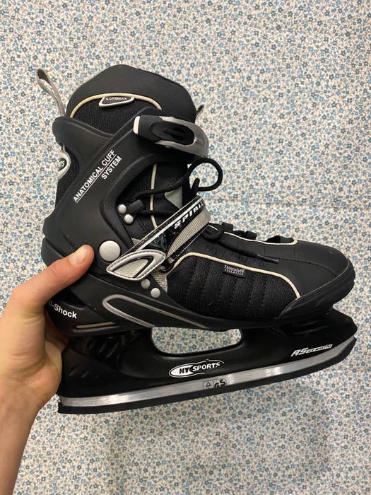 Коньки , 44 розмір , стан ідеальний з чохлом .