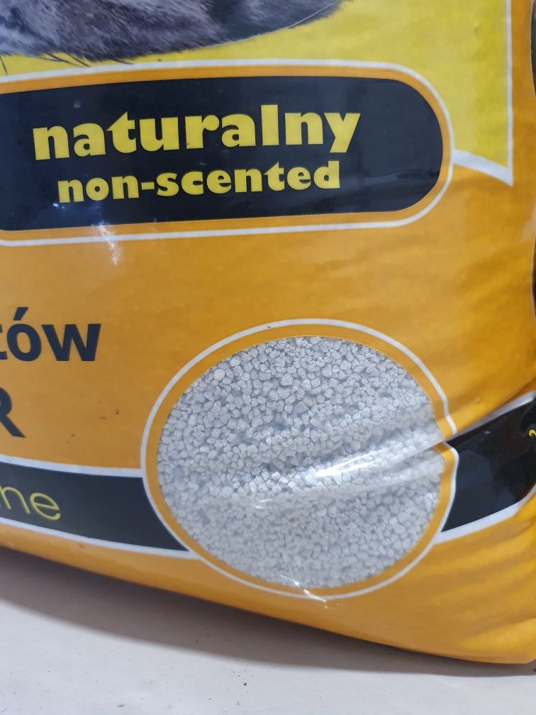 Żwirek dla kota Super Benek naturalny zbrylający 25l/20kg + 13l/10kg