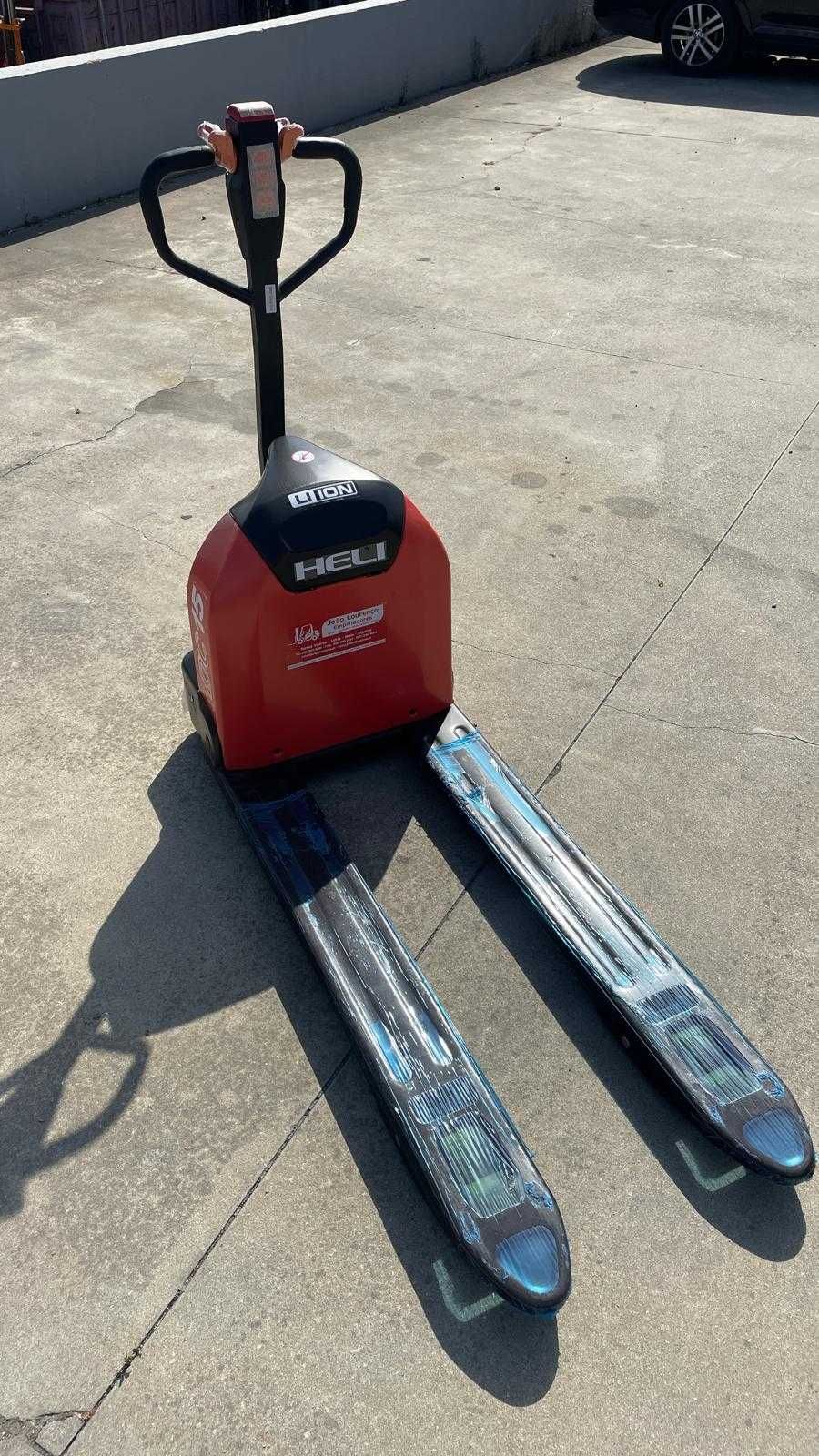 Porta paletes Eléctrico Heli CBD-15
