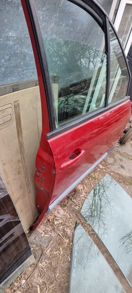 Дверь передняя правая рено сценик 2 стекло в дверь Renault Scenic 2