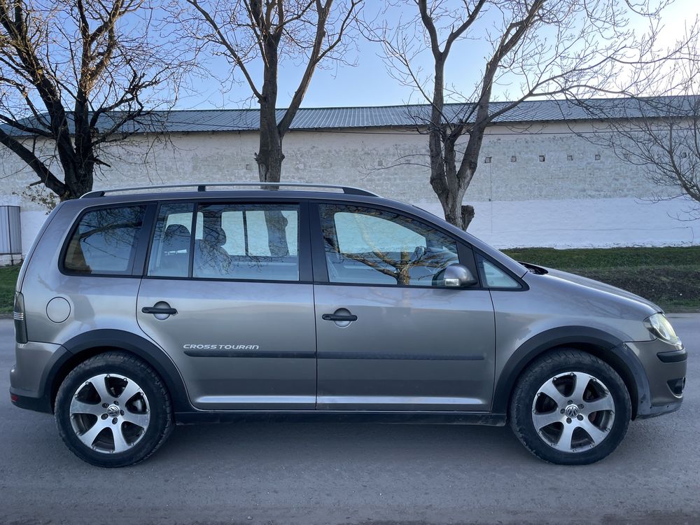 Volkswagen touran cross