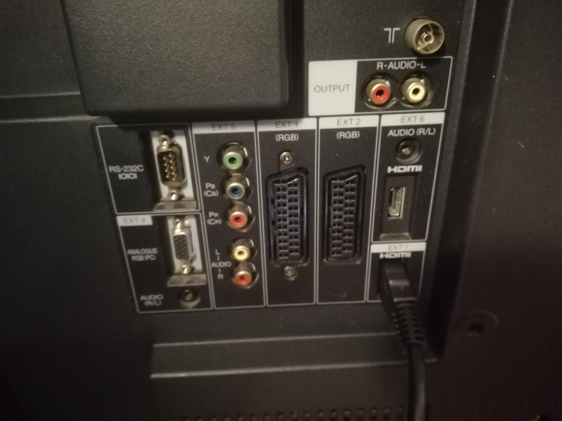 Tv telewizor SHARP AQUOS 32 cale monitoring reklamy 2X HDMI