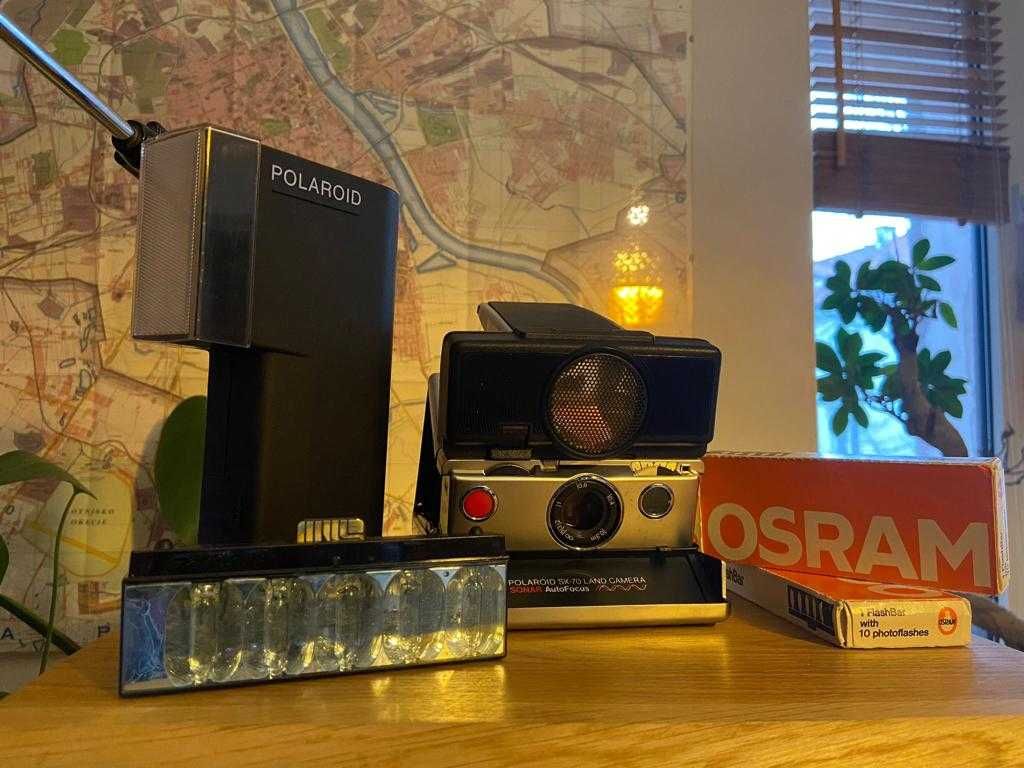 Aparat Polaroid SX-70 SONAR + Statyw + Lampy błyskowe