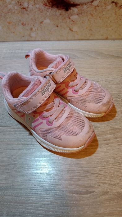 Śliczne buty przejściowe, półbuty ,adidasy na rzepę Bejo 24