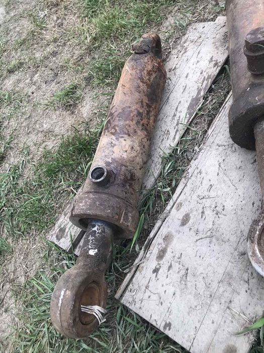 Продам цілиндер на лапу Єскаватор ЮМЗ МТЗ