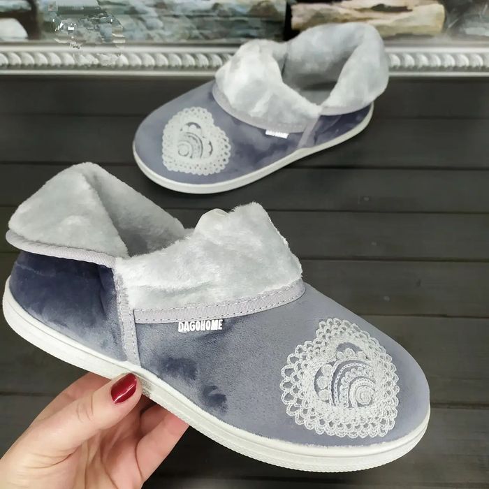 Теплі якісні капці.