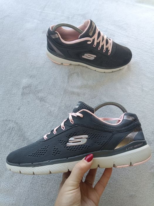Женские кроссовки Skechers р41.5