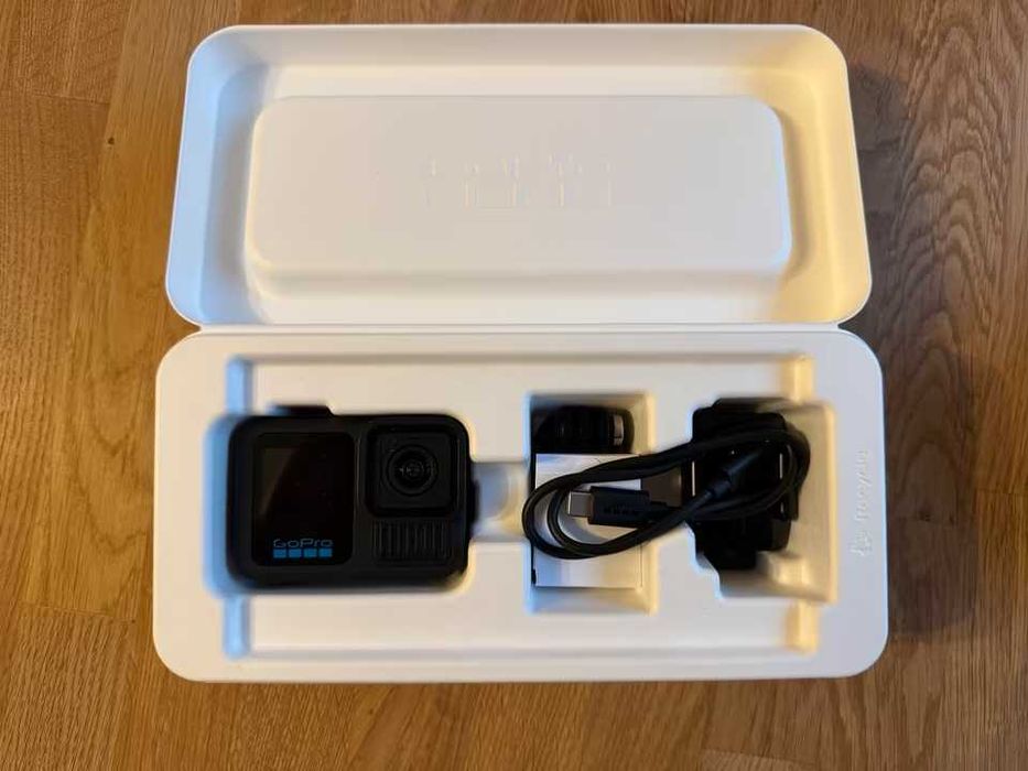 GoPro Hero 13 Black z 2 akumulatorami i uchwytem