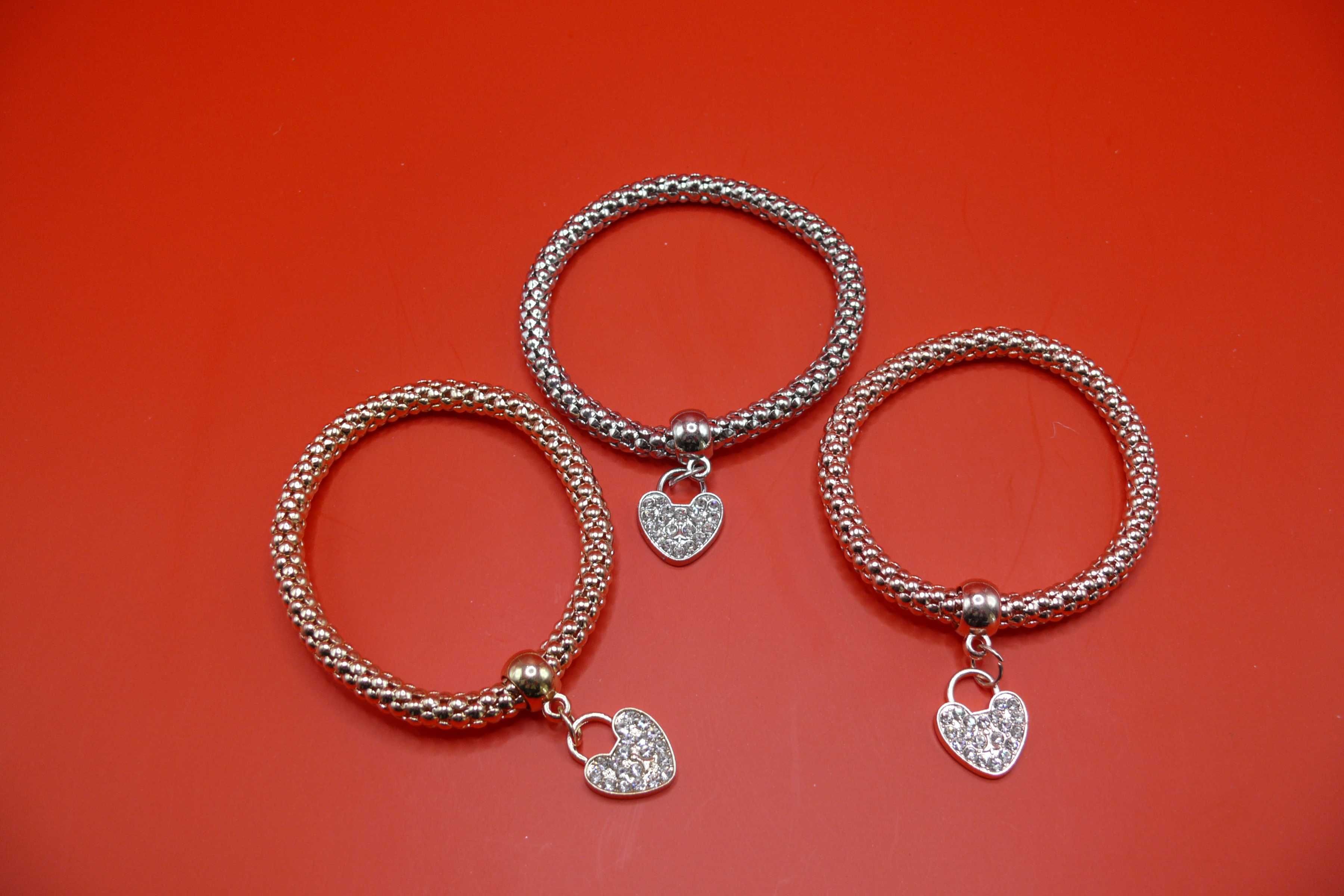 Pulseiras metal com pendente coração