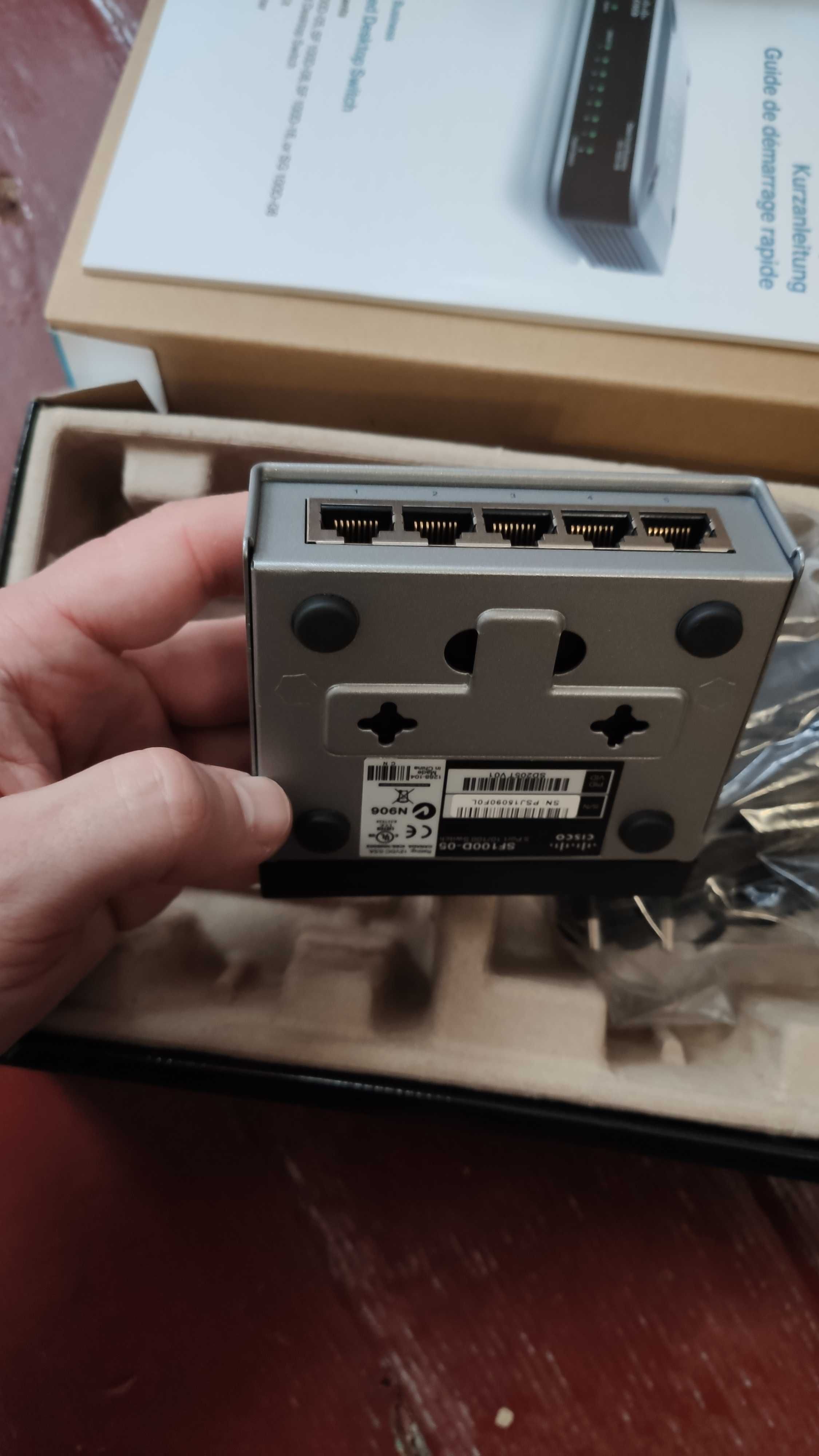 Комутатор  Cisco SF100D-05 Desktop Switch