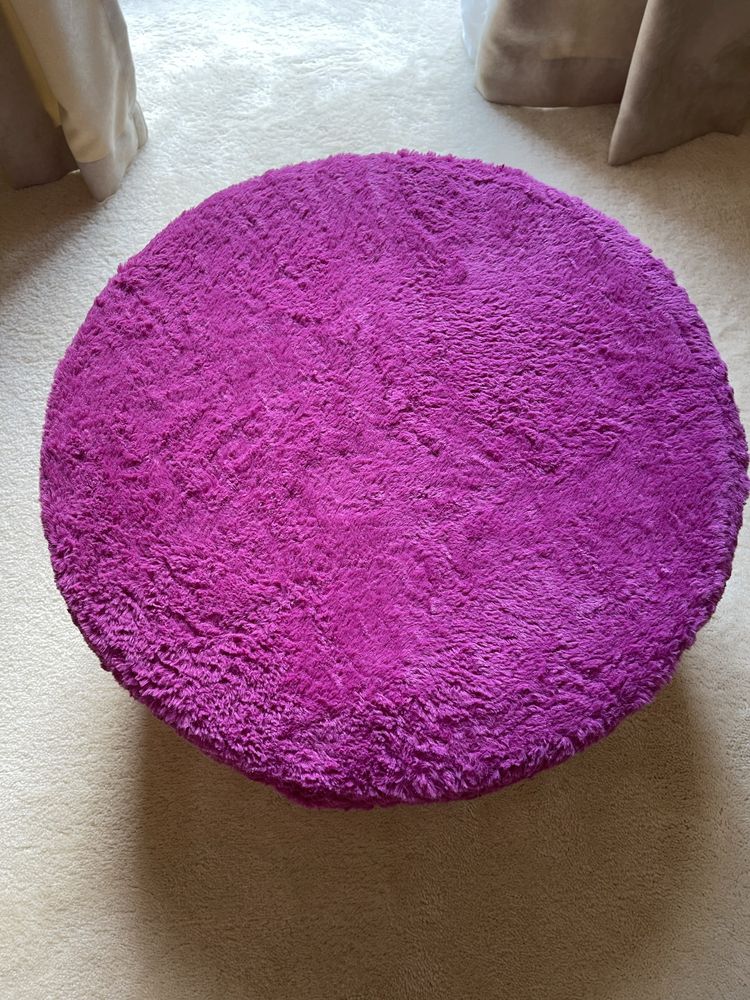 Pufa do siedzenia o średnicy 50 cm i wysokości 30 cm