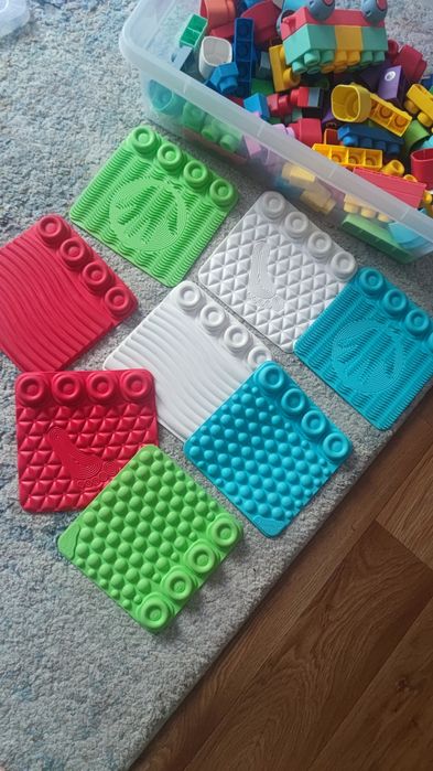 Klocki gumowe i mata sensoryczna