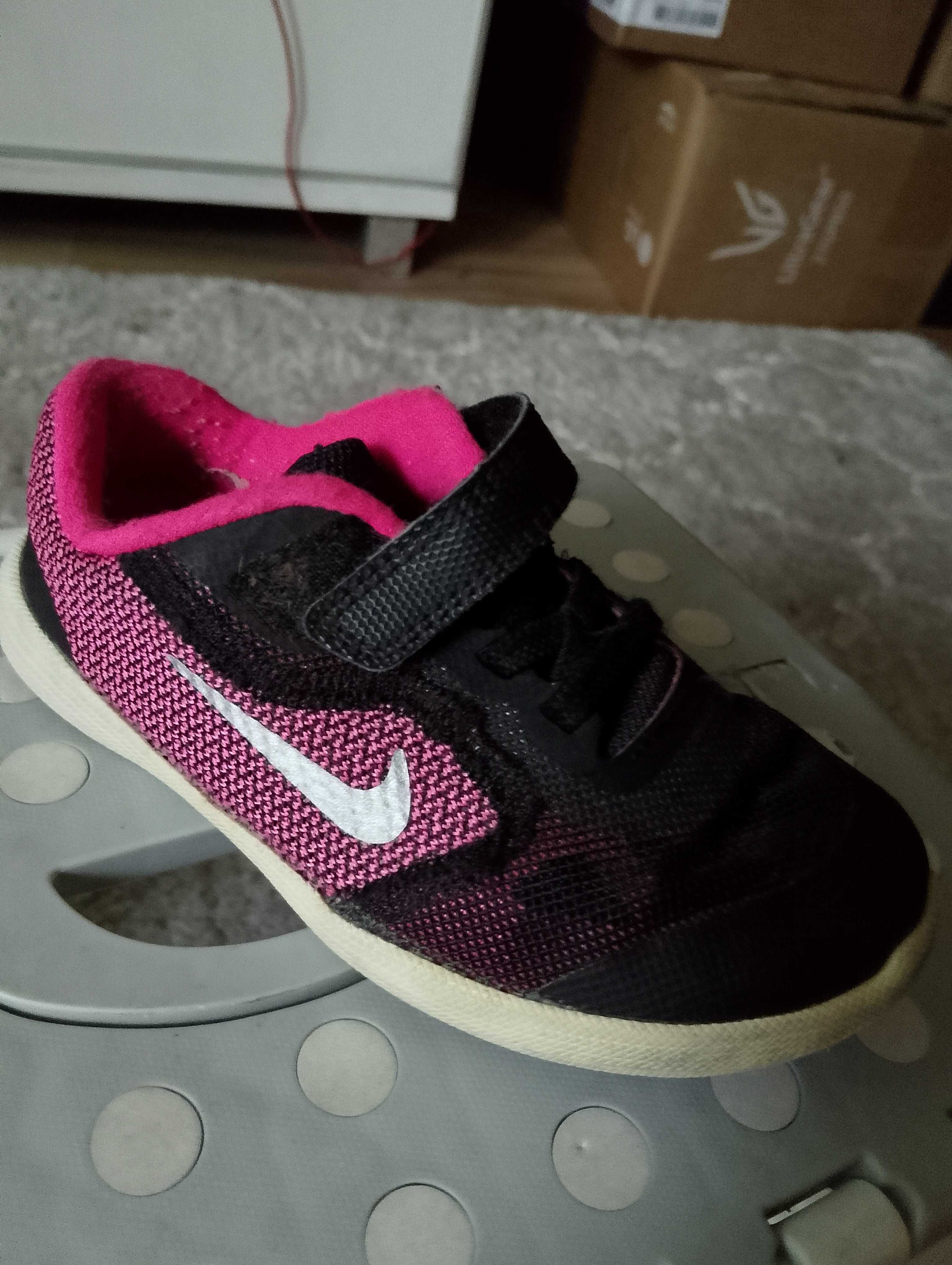 NIKE. Buty dziecięce.