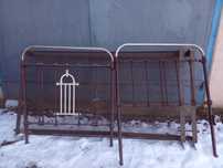 Кровать железная.