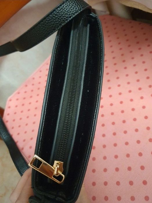 Pochete preta pequena