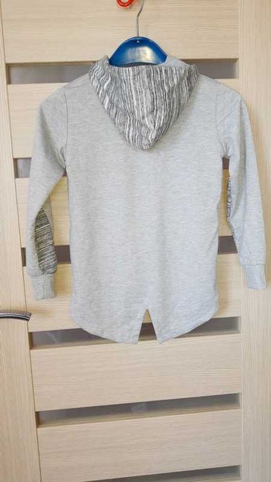Nowa Bluza chłopięca szara r.122/128.
