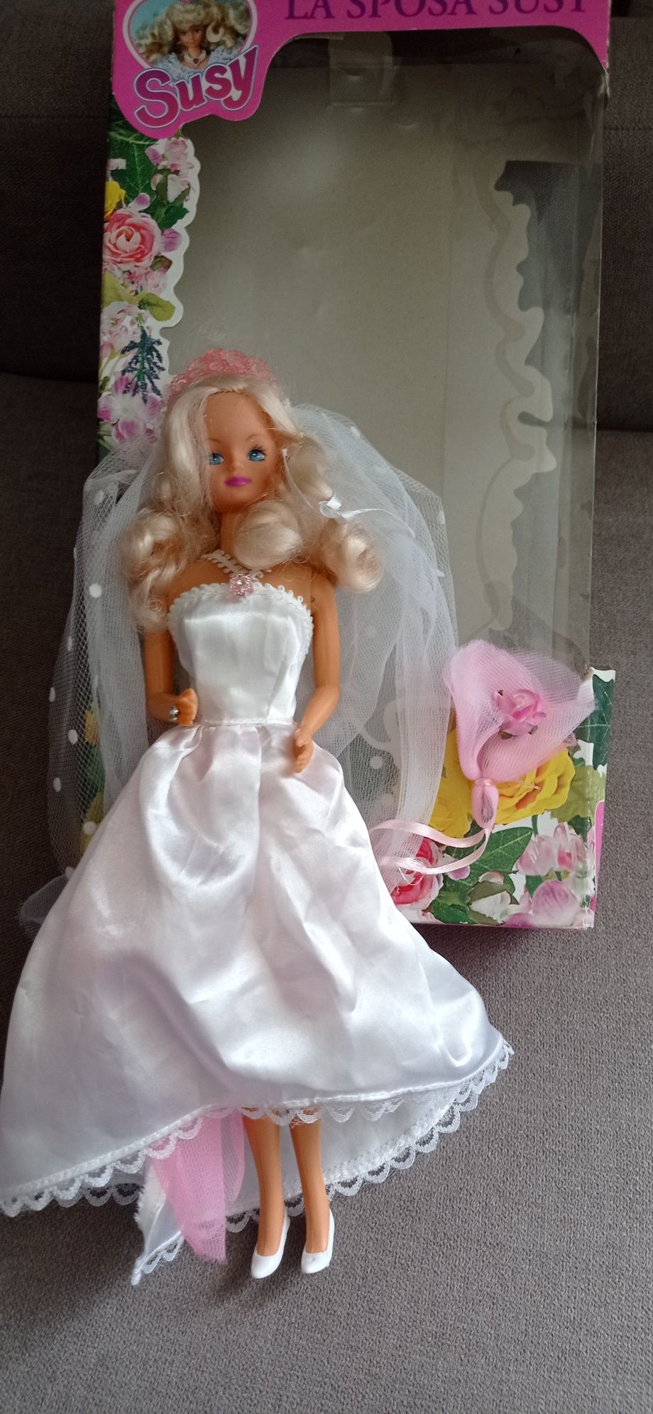 Кукла невеста с коробкой