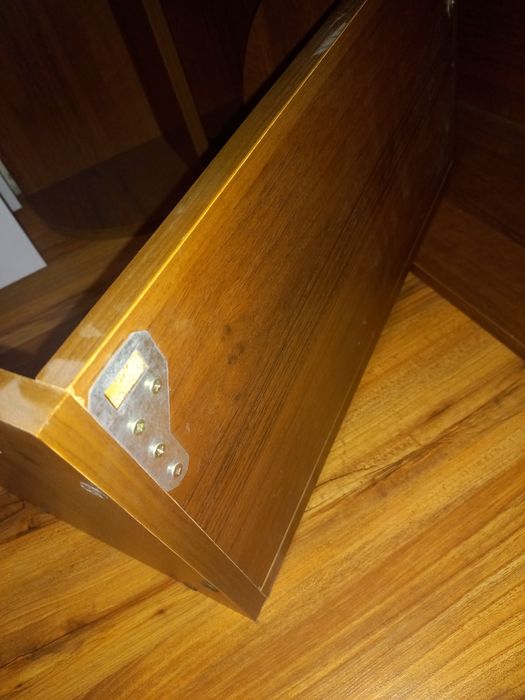 Полиці  настінні