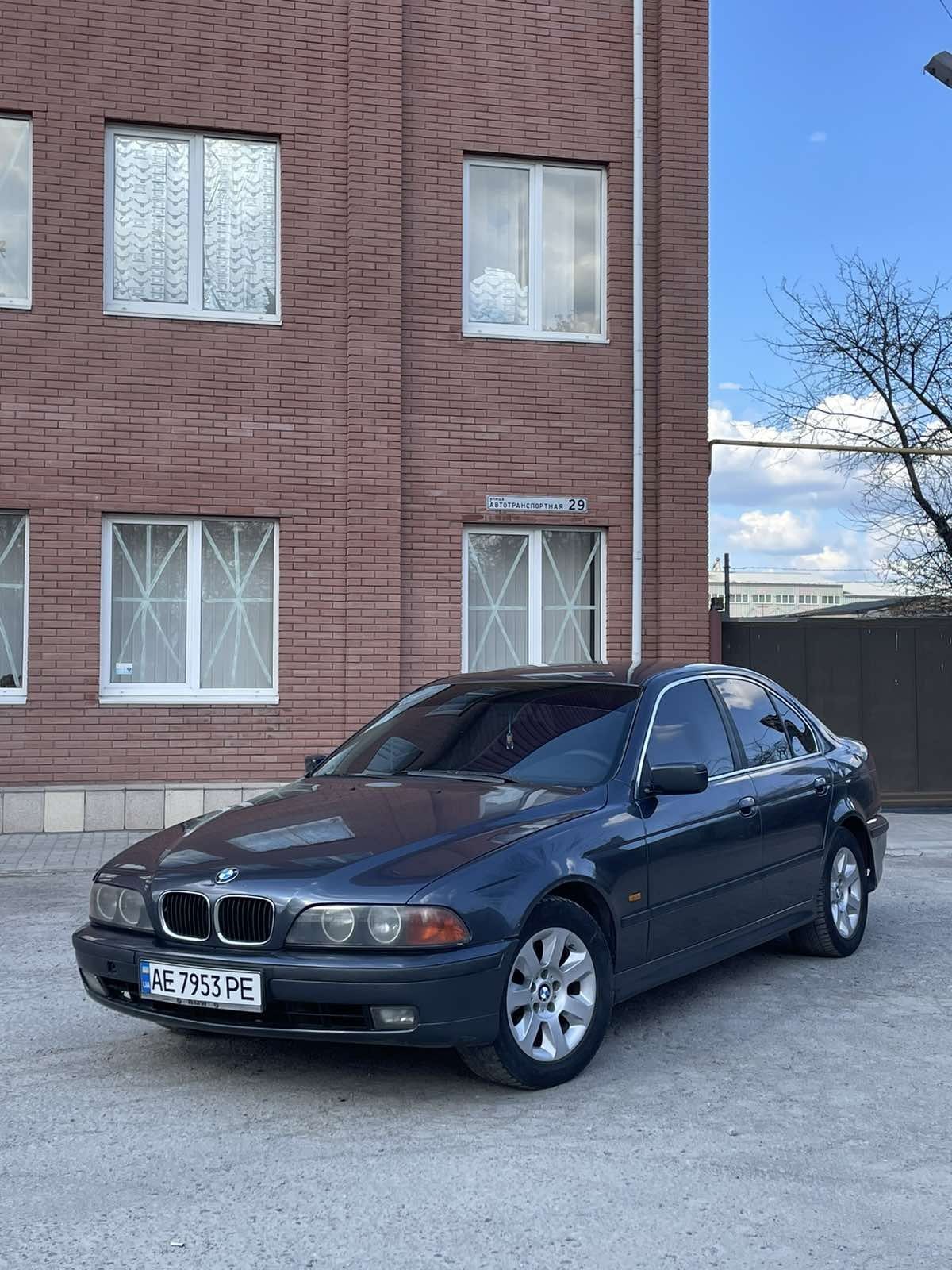 Легковое авто BMW е39