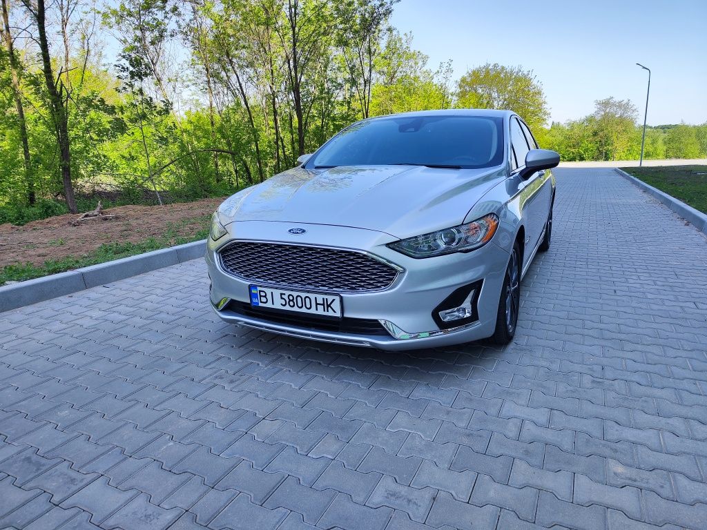 Ford Fusion hybrid 2019