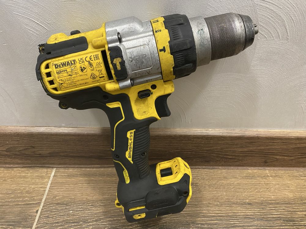 Шуруповерт DeWalt DCD999