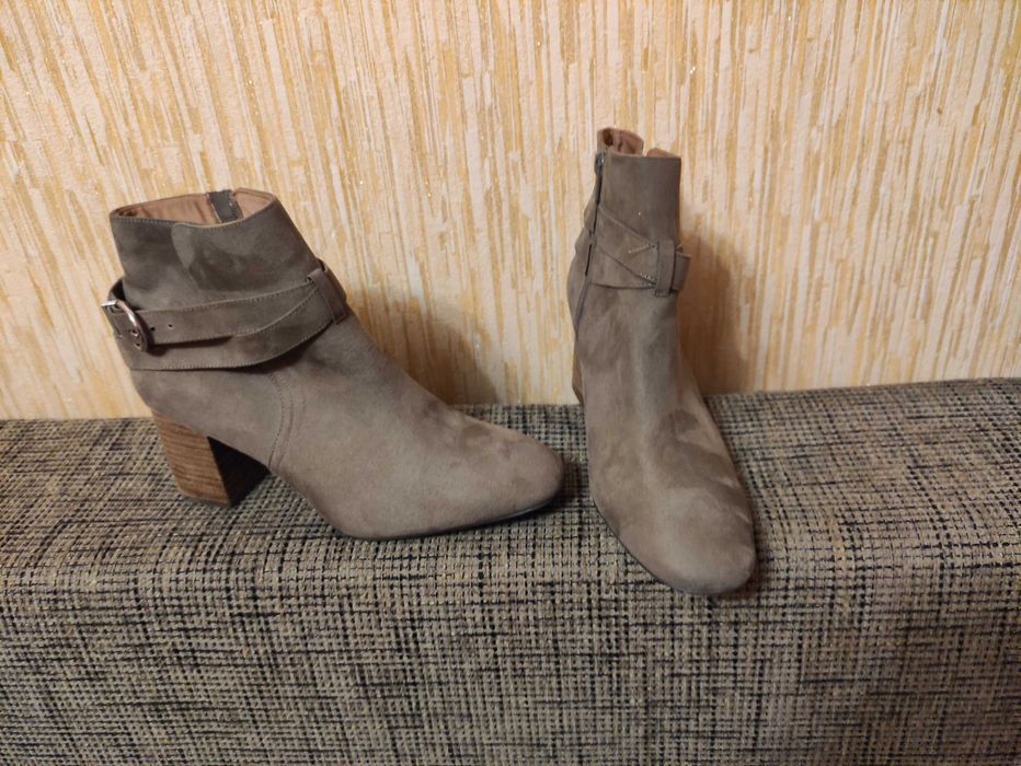 Нові жіночі ботинки ботильони H&M на каблуці-стовпчик р41/26,5см