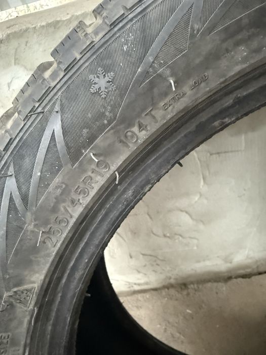 Шини Sailun 255 45 R19 зима  (як нові)