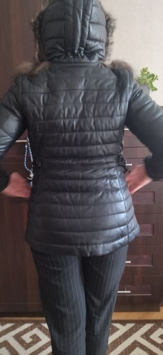 Шкіряна жіноча куртка з натуральним хутром