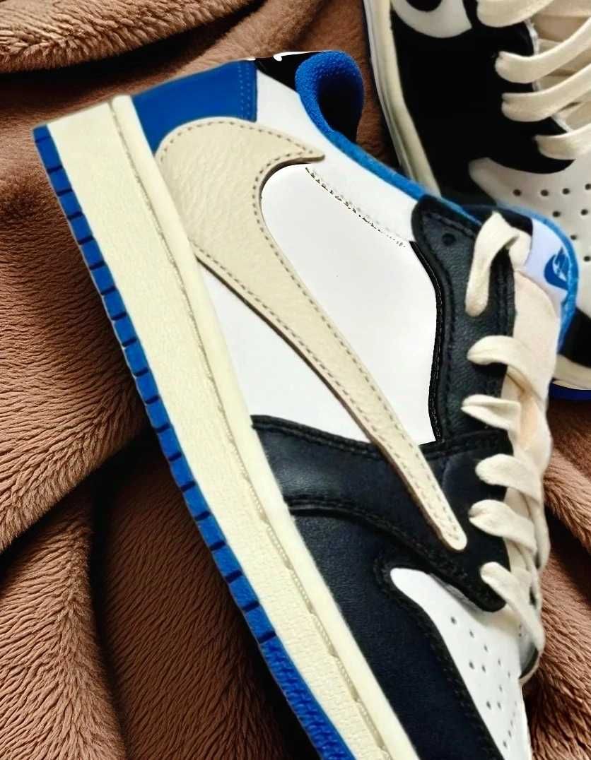 Buty Jordan1RetroLowOGSPFragment x Travis Scott sportowe rozmiar.44